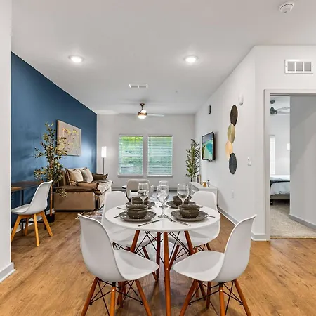 Complete Bright King Suite W Pool Gym And Near Parks